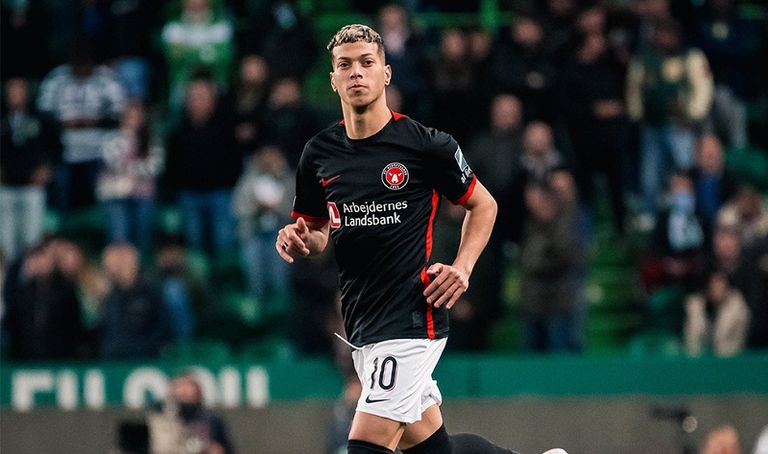 إمام عاشور مرتضى منصور رئيس نادي الزمالك