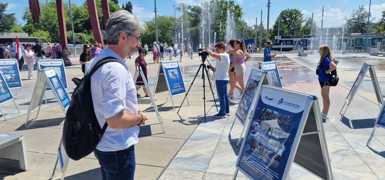 جانب من معرض الصور بجنيف