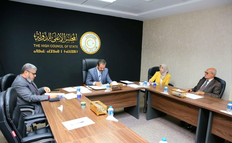 جانب من لقاء سابق بين رئيسي البرلمان عقيلة صالح و