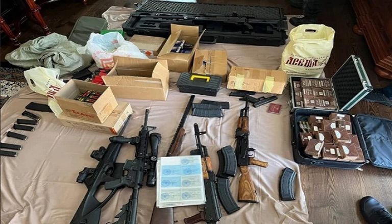 بعض المضبوطات في بيت بريغوجين بعض وسائل التخفي لبريغوجين