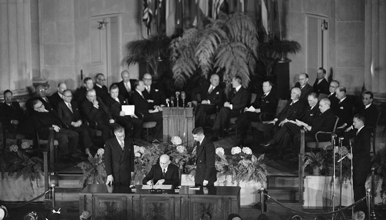 اجتماع قادة الناتو خلال تأسيس الحلف 1949