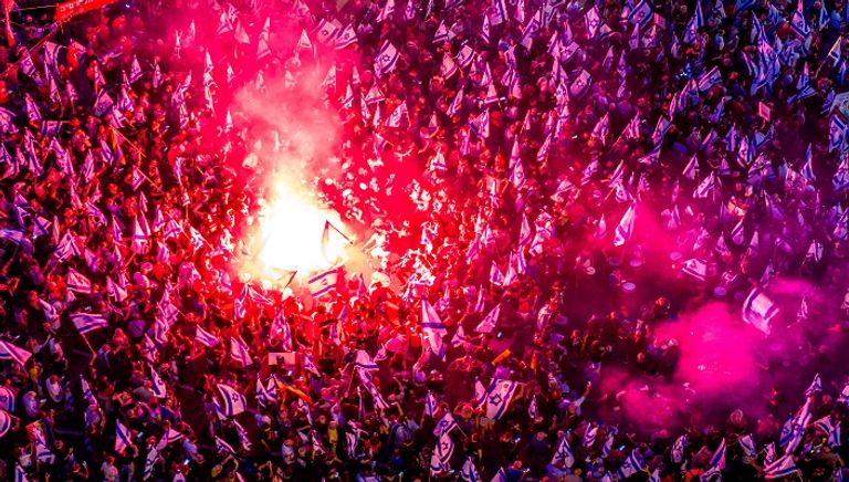 جانب من احتجاج آلاف الإسرائيليين في الشوارع ضد الإصلاح القضائي - رويترز