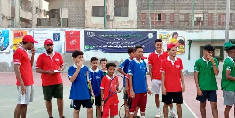 لعبة التنس الأرضي