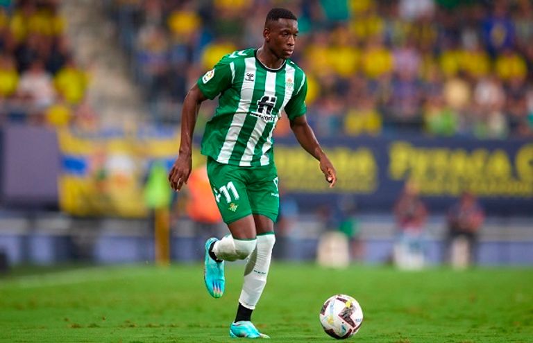 لويز هنريكي محمد صلاح نجم ليفربول