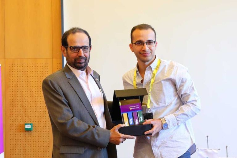 الدكتور علي راشد النعيمي