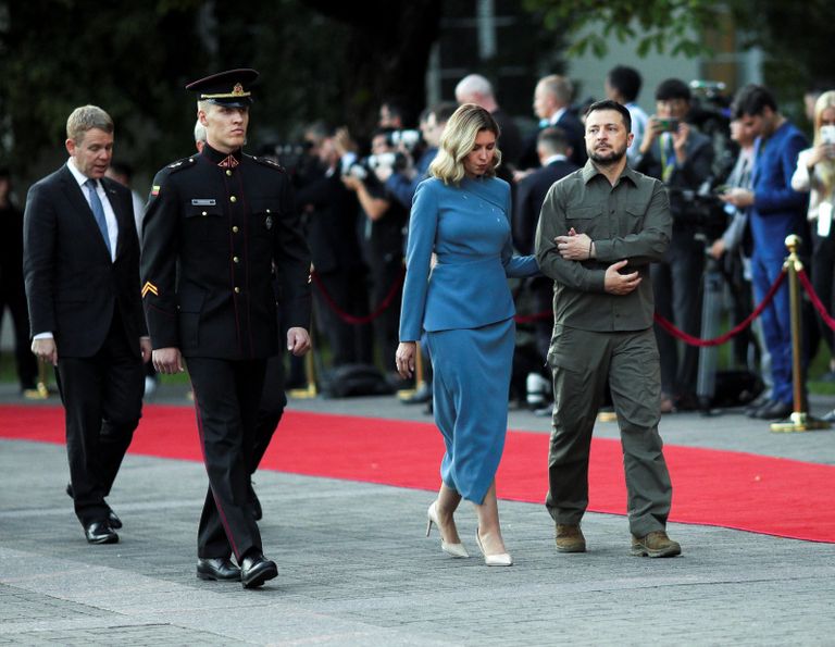 قادة دول بالناتو لدى وصولهم إلى مقر انعقاد القمة