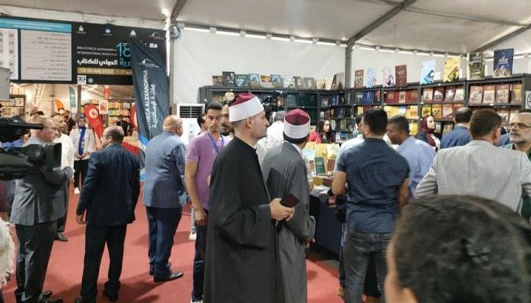 زوار معرض مكتبة الإسكندرية للكتاب 2023