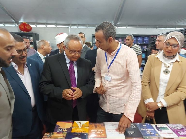 زوار معرض مكتبة الإسكندرية للكتاب 2023