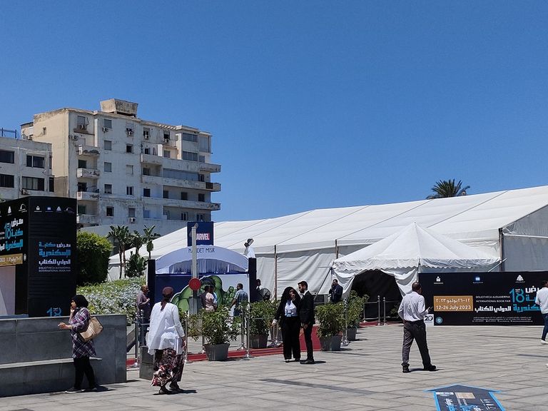 زوار معرض مكتبة الإسكندرية للكتاب 2023