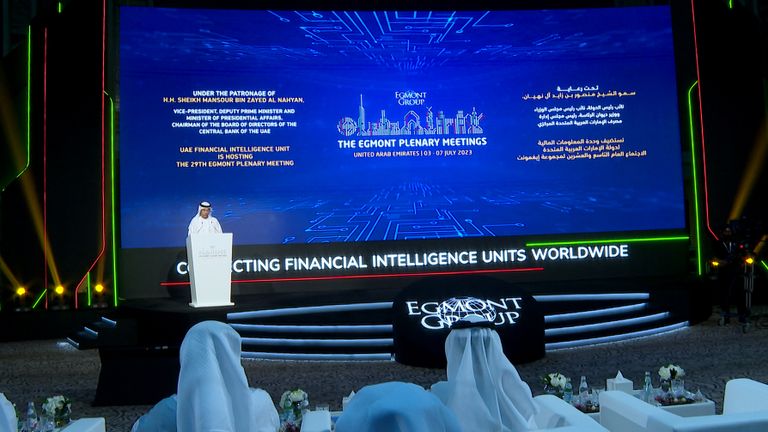 علم ومعالم دولة الإمارات