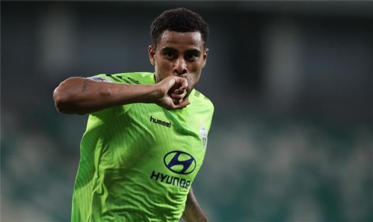 جوستافو سوزا إمام عاشور لاعب وسط ميتييلاند الدنماركي