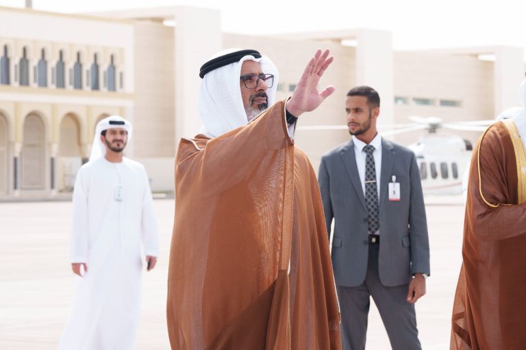 الشيخ خالد بن محمد بن زايد آل نهيان في وداع رئيس وزراء الهند