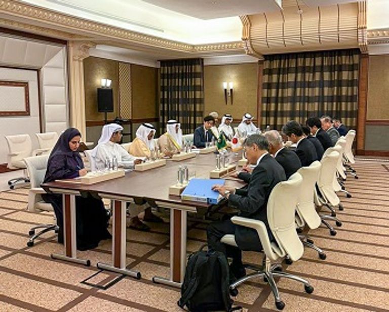 جانب من اجتماع جاسم البديوي وفوميو كيشيدا