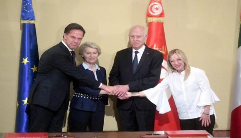 جانب من لقاء الرئيس التونسي والوفد الأوروبي