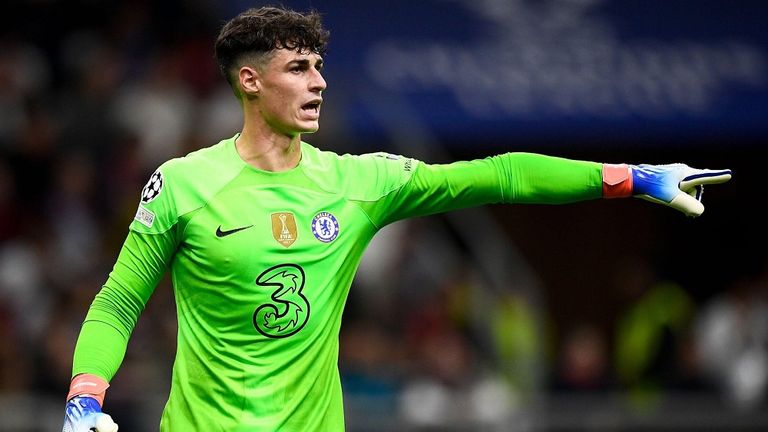 كيبا أريزابالاغا حارس تشيلسي الإنجليزي أندريه أونانا حارس إنتر ميلان يقترب من مانشستر يونايتد