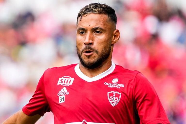 يوسف بلايلي نجم منتخب الجزائر 
