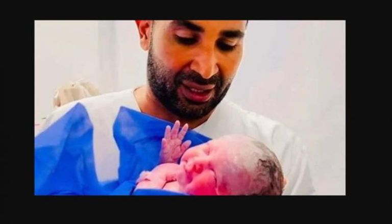 أحمد سعد مع مولودته الجديدة