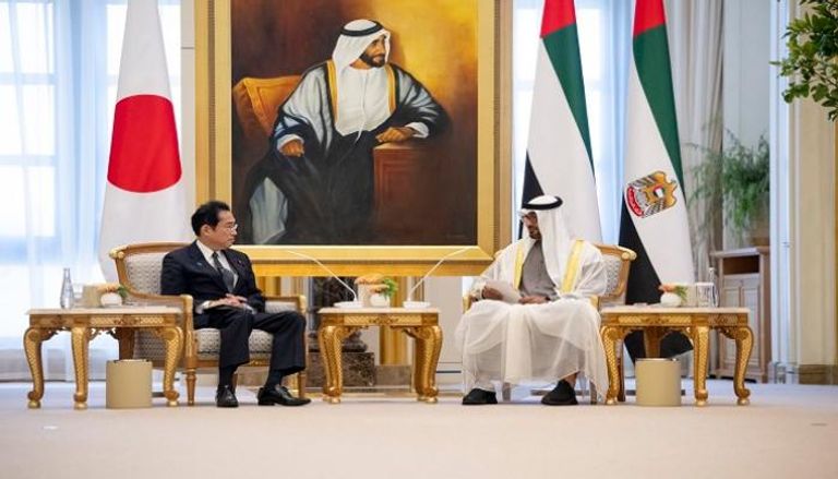 لقاء الشيخ محمد بن زايد آل نهيان رئيس دولة الإمارات ورئيس وزراء اليابان كيشيدا