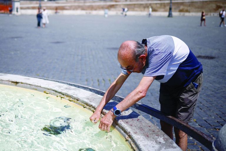 التبرد بالماء لمواجهة الحر الشديد