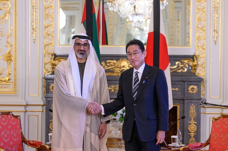 الشيخ محمد بن زايد آل نهيان وفوميو كيشيدا