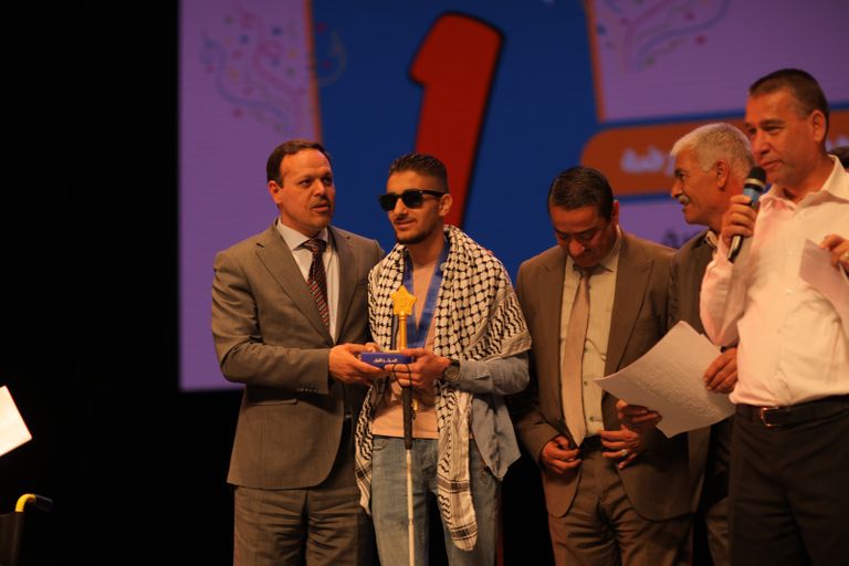 تتويج حنين خليل الغافي بطلة لتحدي القراءة العربي في فلسطين