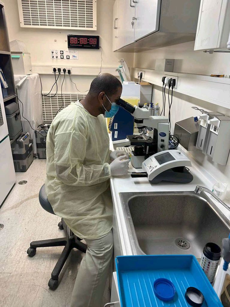 علاج إحدى الحالات في المستشفى الميداني الإماراتي بأمدجراس التشادية