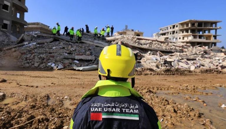 جانب من عمليات فريق الإنقاذ الإماراتي بعد زلزال تركيا
