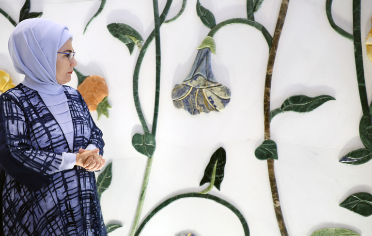 قرينة الرئيس التركي تزور جامع الشيخ زايد الكبير