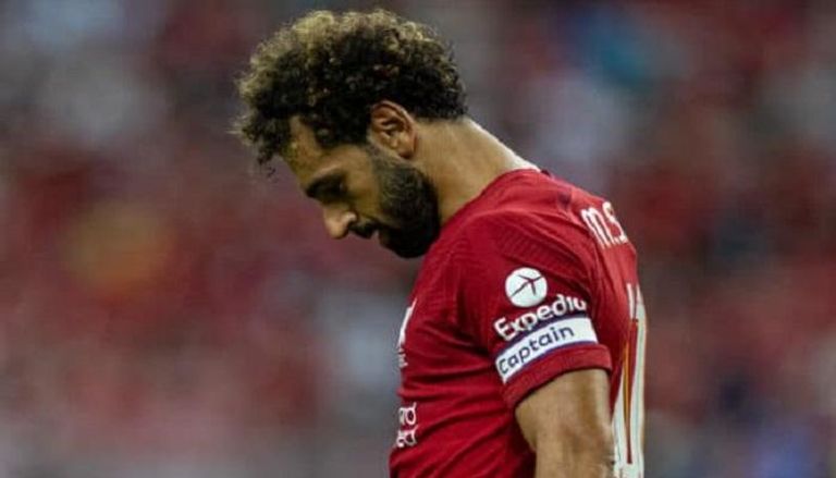 محمد صلاح يحمل شارة قيادة ليفربول