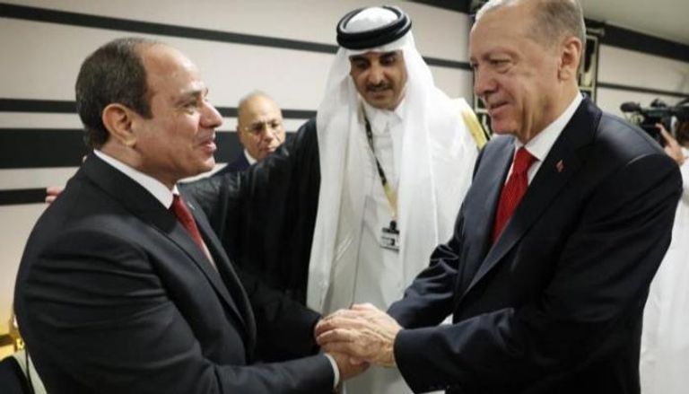 مصافحة السيسي وأردوغان في قطر