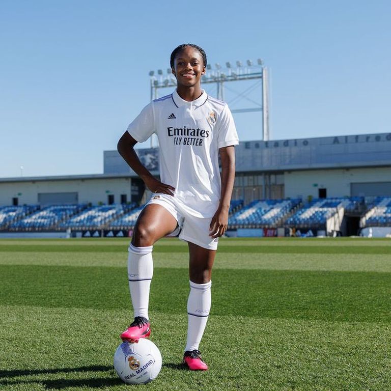 كايسيدو بقميص ريال مدريد ليندا كايسيدو نجمة منتخب كولومبيا