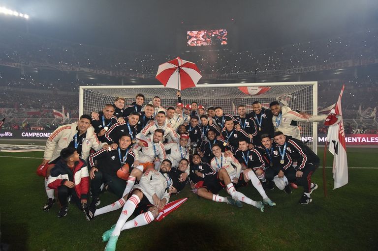 ريفر بليت يحتفل بالدوري الأرجنتيني