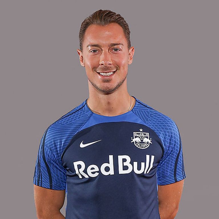 ماتياس يايسله روبيرتو فيرمينيو بقميص الأهلي