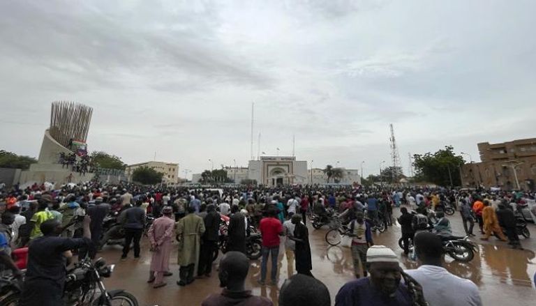 احتجاجات خارج الجمعية الوطنية في نيامي بالنيجر