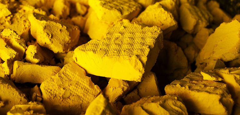 الكعكة الصفراء .. الشكل التجاري لليورانيوم