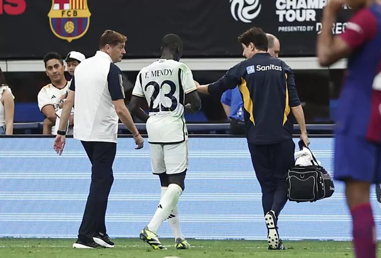 إصابة ميندي برشلونة وريال مدريد