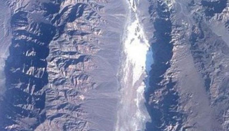 صورة لوادي الموت من الفضاء: مصدر الصورة: ويكيبيديا، رخصة المشاع الإبداعي.