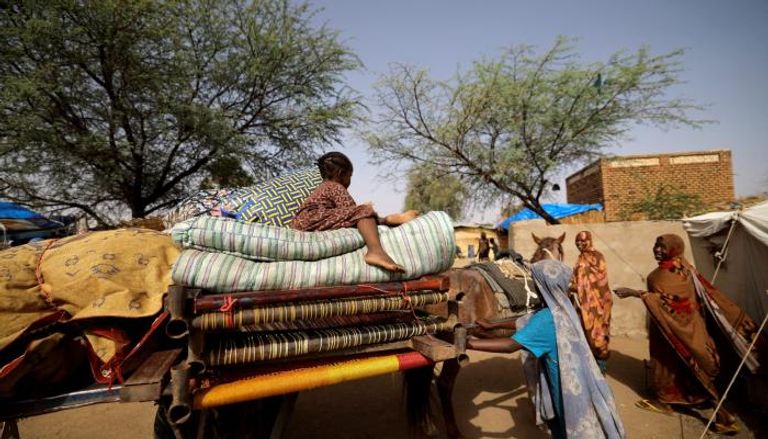 هروب المدنيين من القتال مستمر في السودان 