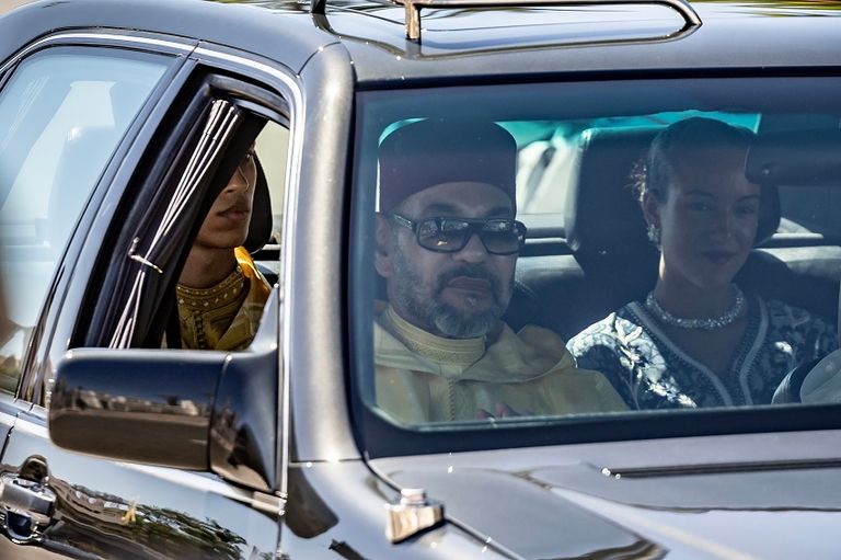 الأميرة خديجة رفقة والدها الملك محمد السادس وشقيقها ولي العهد الأمير الحسن