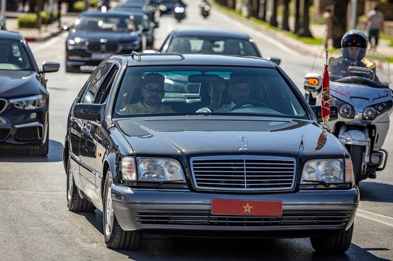 الأميرة خديجة رفقة والدها الملك محمد السادس وشقيقها ولي العهد الأمير الحسن