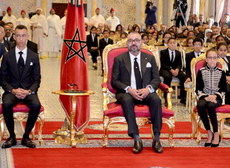 الأميرة خديجة رفقة والدها الملك محمد السادس وشقيقها ولي العهد الأمير الحسن