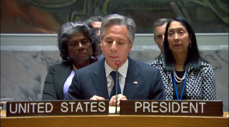 وزيرة الدولة الإماراتية نورة الكعبي خلال الجلسة