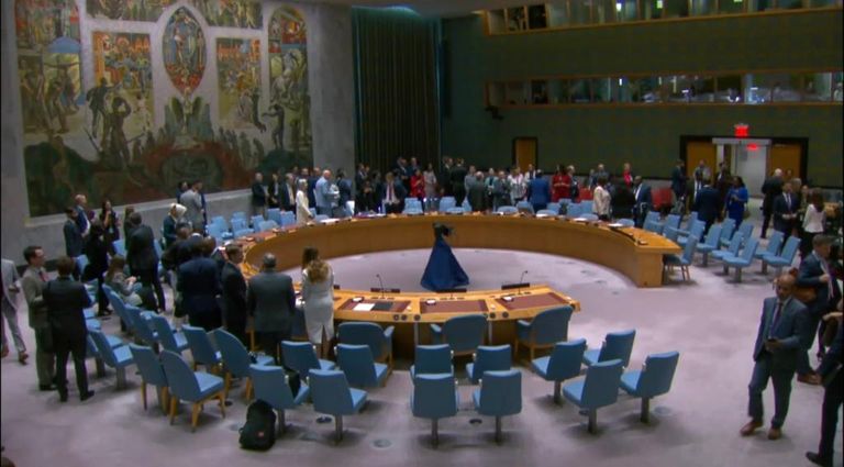 وزيرة الدولة الإماراتية نورة الكعبي خلال الجلسة