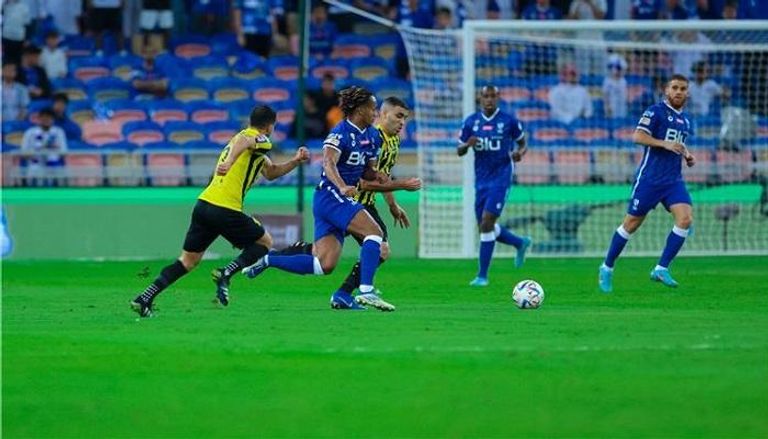 القنوات الناقلة لمباراة الهلال والاتحاد