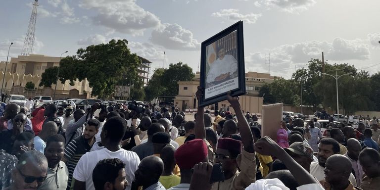 متظاهرون من أنصار الانقلاب في النيجر