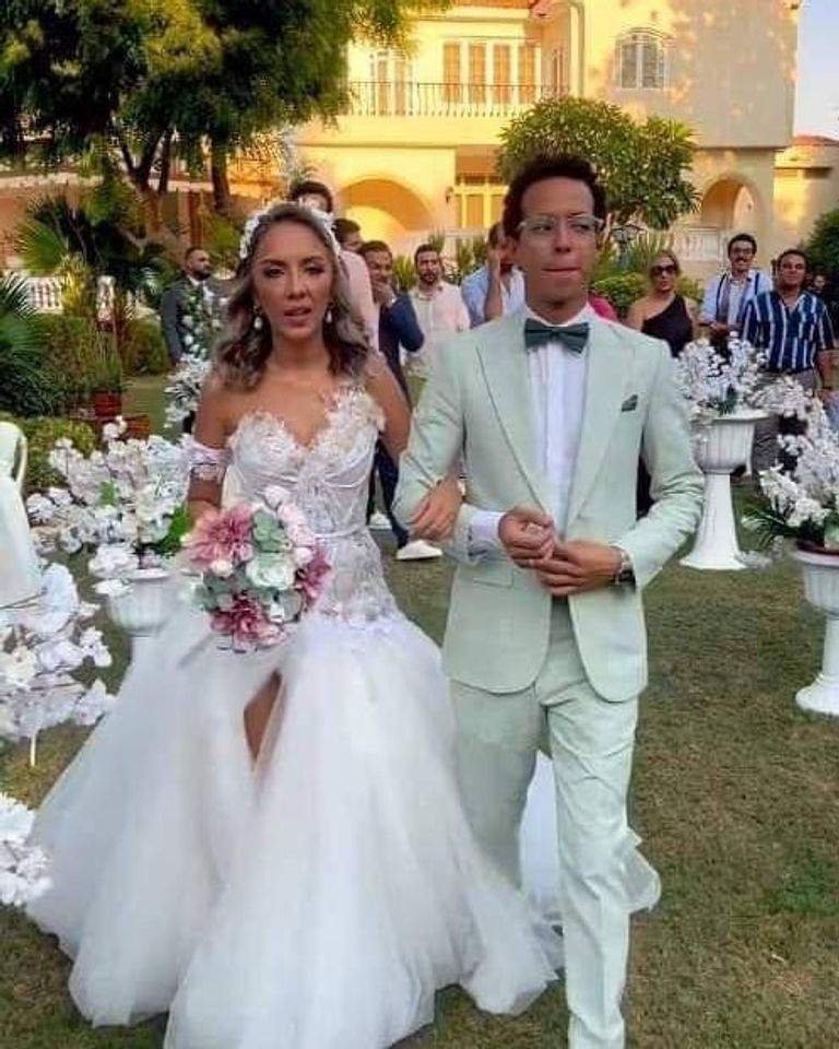 فستان زوجة طه دسوقي