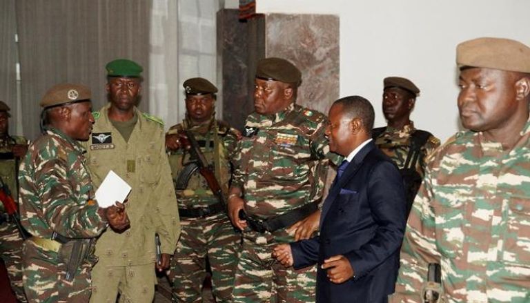 قائد المجلس العسكري في النيجر قبل لقاء عدد من الوزراء - رويترز