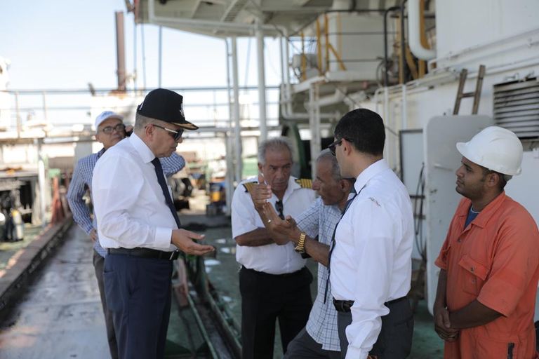 الإشراف على أعمال انتشال الناقلة الغارقة  أعمال انتشال الناقلة الغارقة