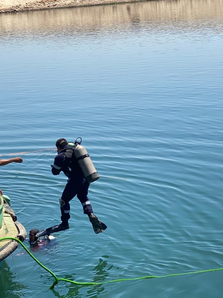 أعمال انتشال الناقلة الغارقة  أعمال انتشال الناقلة الغارقة