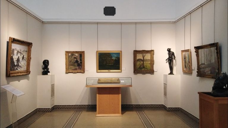 المتحف الوطني للفنون الجميلة المفتوح في الجزائر العاصمة أحد أفضل أماكن السياحة في الجزائر منطقة يمّا قورايا بولاية بجاية الجزائرية الساحلية - أرشيفية